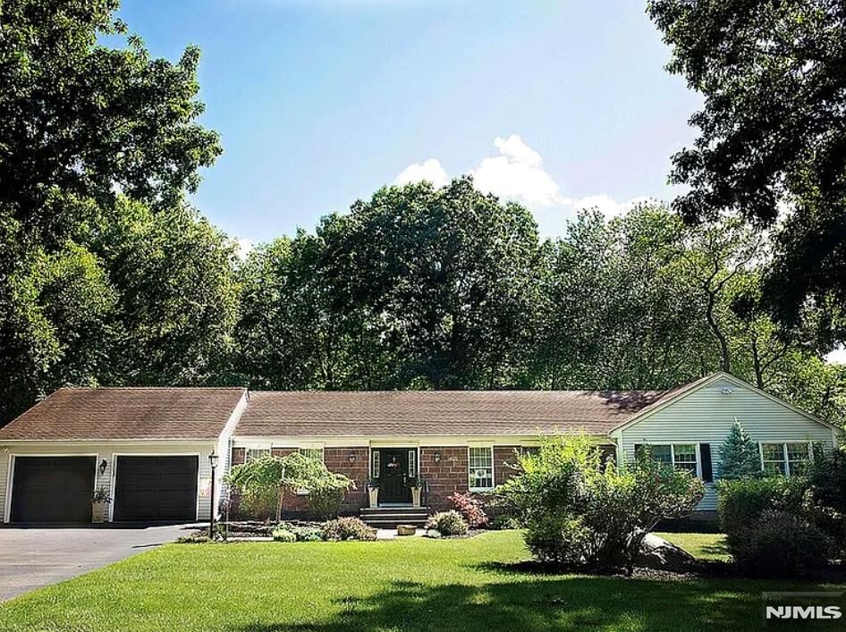 Property Photo:  7 Goose Cove Lane  NJ 07446 