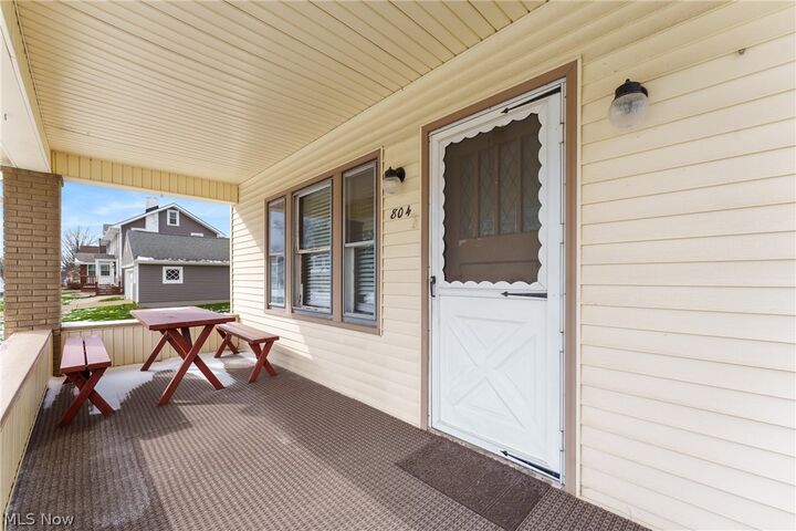 Property Photo:  804 NE Medill Avenue NE  OH 44646 