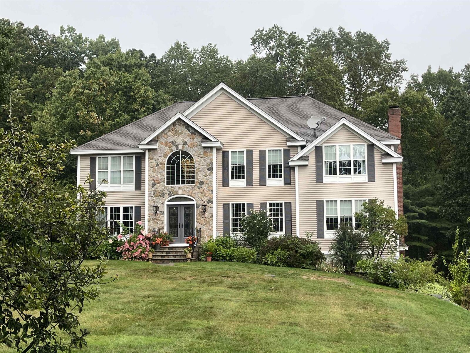 Property Photo:  15 Appleton Road  NH 03087 