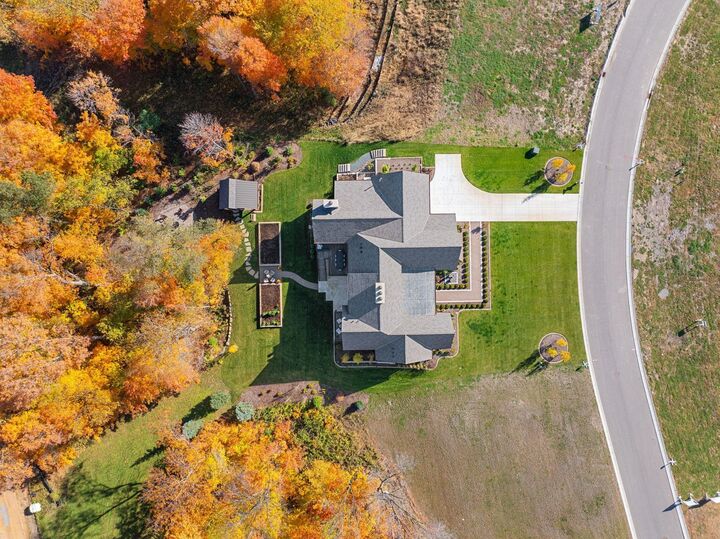 Property Photo: 4972 Bridgevine Way MN 55359