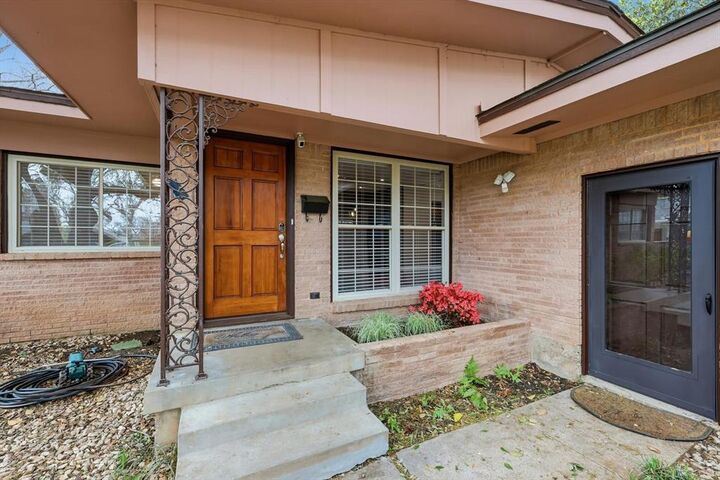 Property Photo: 7329 Edgerton Drive TX 75231