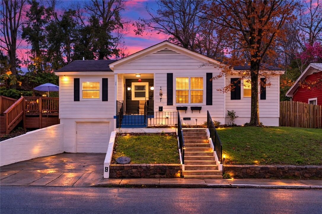 Property Photo:  9 E Trenton Boulevard  AR 72701 