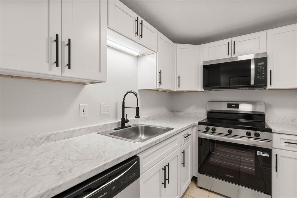 Property Photo:  25 Longworth Ave 4  MA 02301 