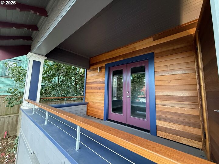 Property Photo:  2422 NE Glisan  OR 97232 