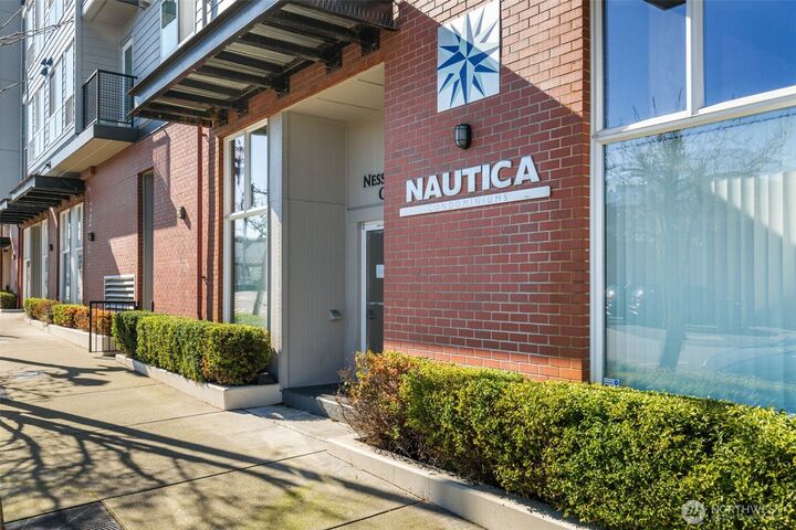 Property Photo:  2818  Grand Avenue B603  WA 98201 