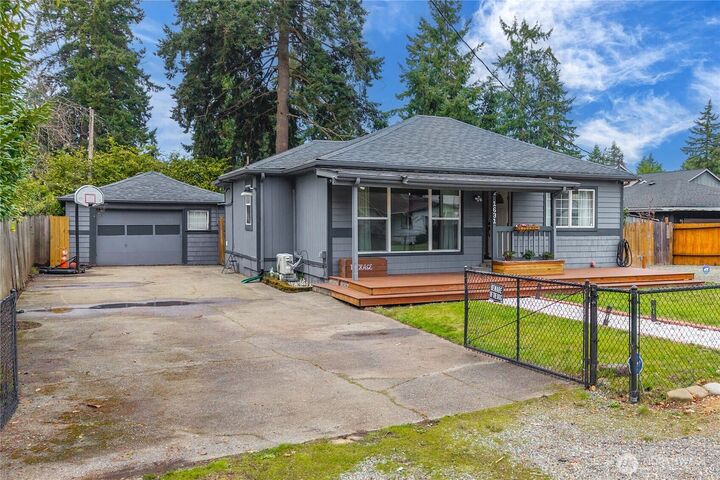 Property Photo:  1631  104th Street S  WA 98444 