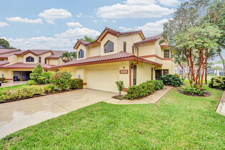Property Photo: 5315 10th Fairway Drive 2 FL 33484