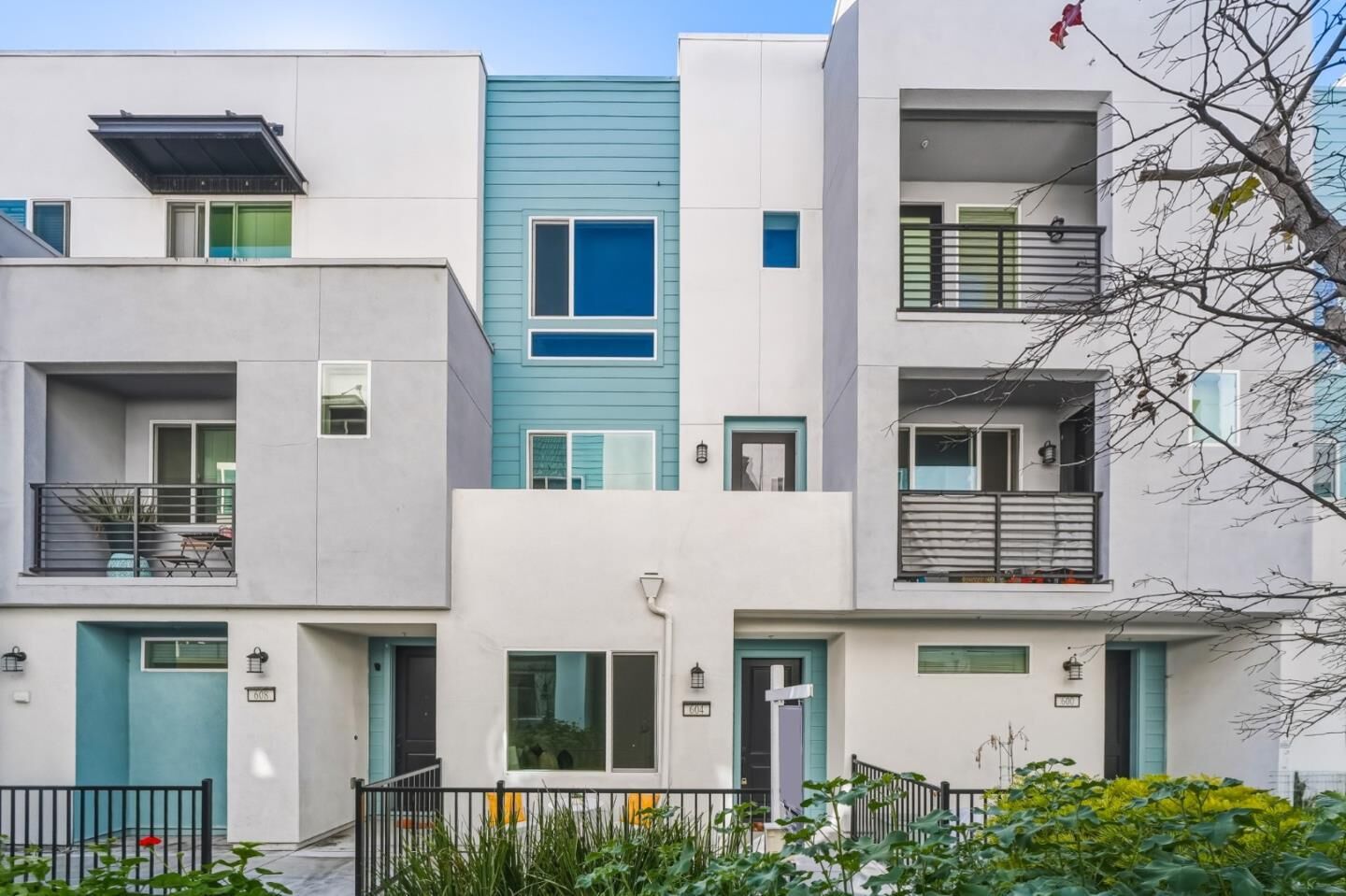 Property Photo: 604 Apricot Way CA 95133