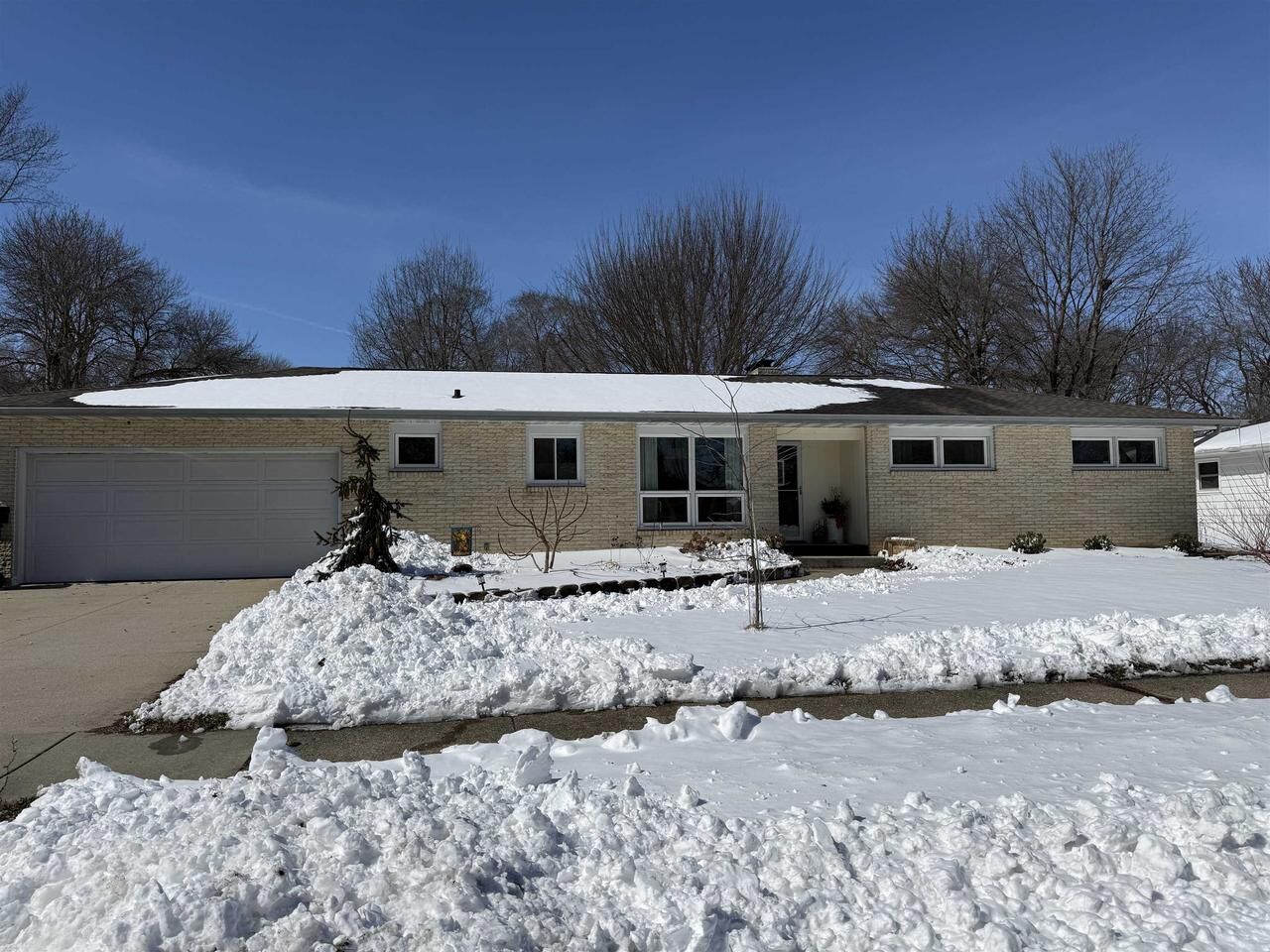 Property Photo:  1121 Erie Drive  WI 53545 
