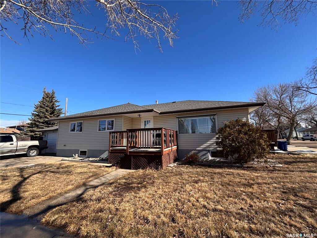 Property Photo: 418 4th Avenue W SK S0L 1S0