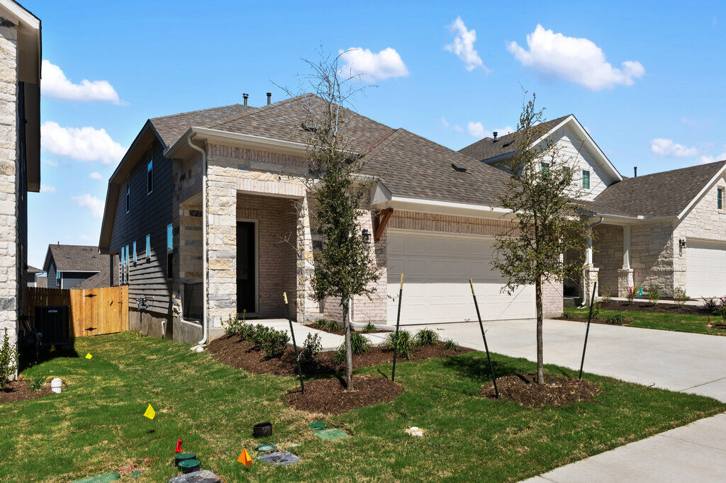 Property Photo:  253 Ranier Way  TX 78620 