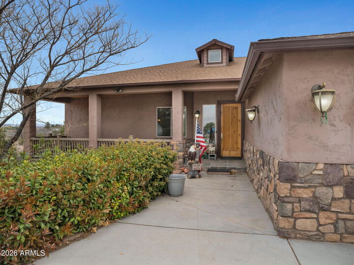 Property Photo: 2647 E Lobo Circle AZ 86326