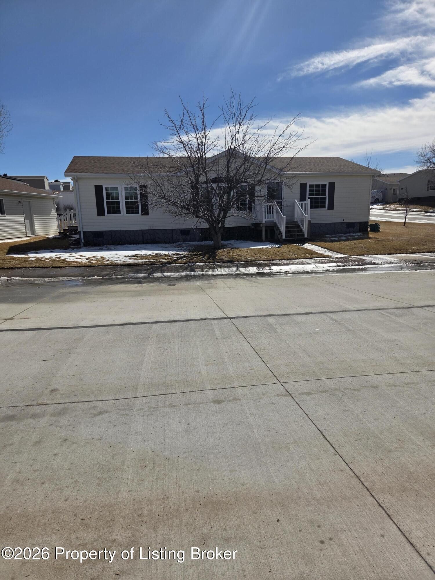 Property Photo:  1703 N Valley Loop  ND 58503 