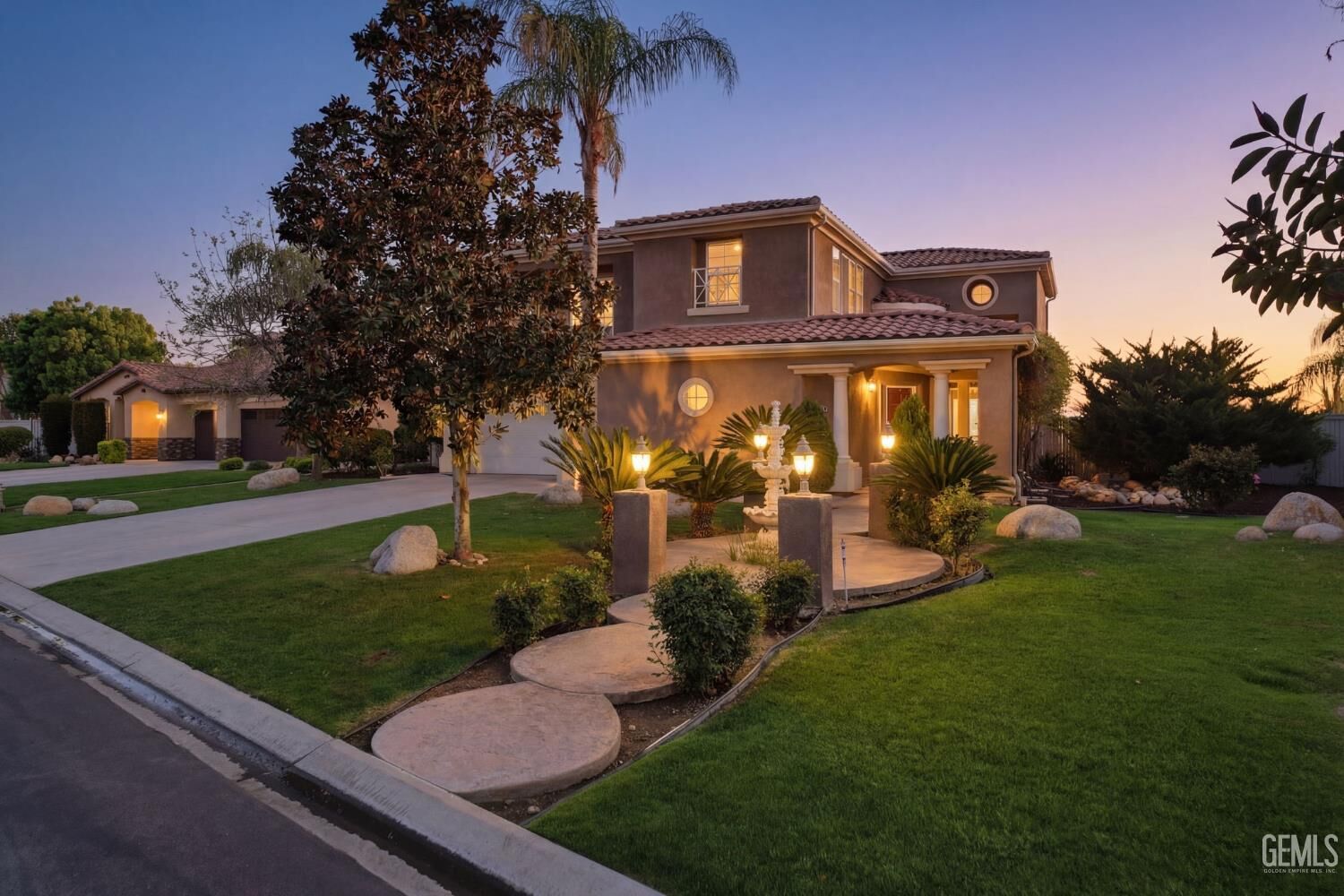 Property Photo:  14011 Raphael Avenue  CA 93306 