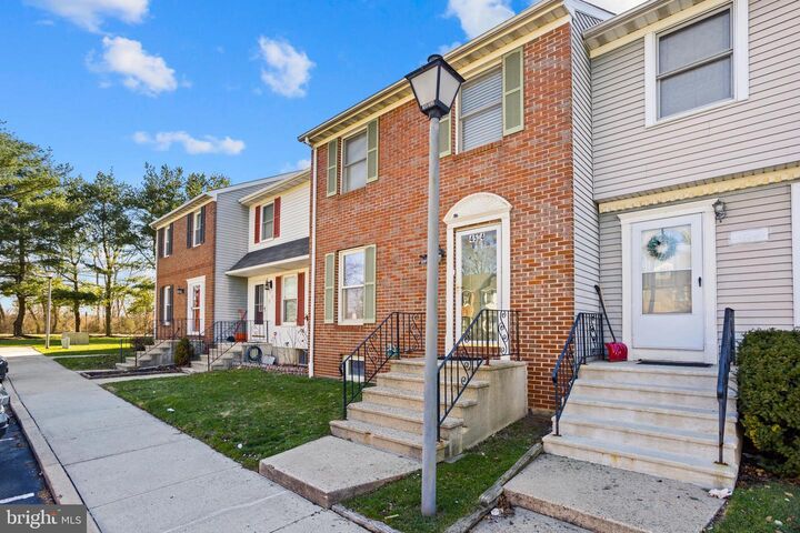 Property Photo:  45 Carriage Stop Place -4  NJ 08518 