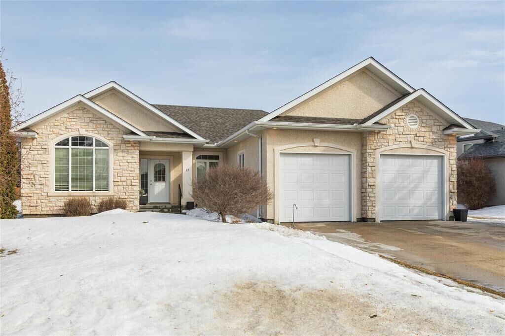 Property Photo: 35 Granite Park Boulevard MB R5G 2A9