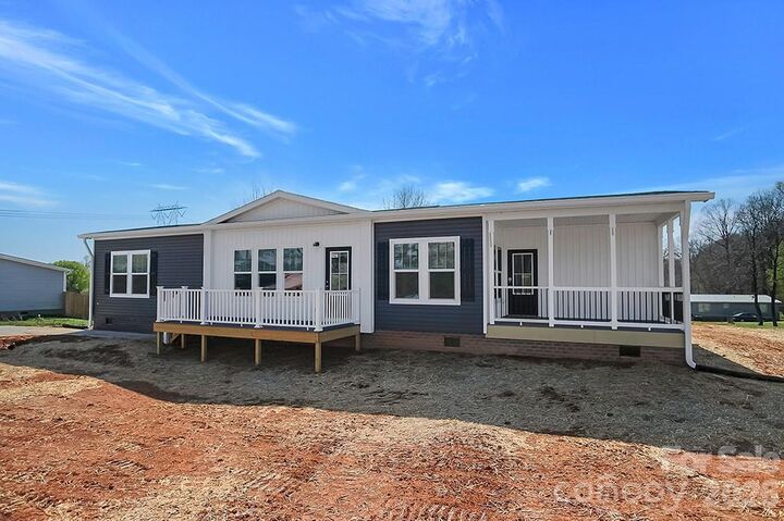 Property Photo:  1423 Chatfield Road  NC 28150 