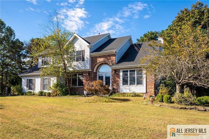 Property Photo:  11 Hampton Road  NJ 08831 