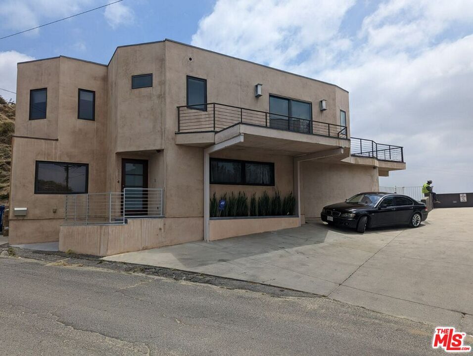 Property Photo:  1874 Sunset Plaza Dr  CA 90069 