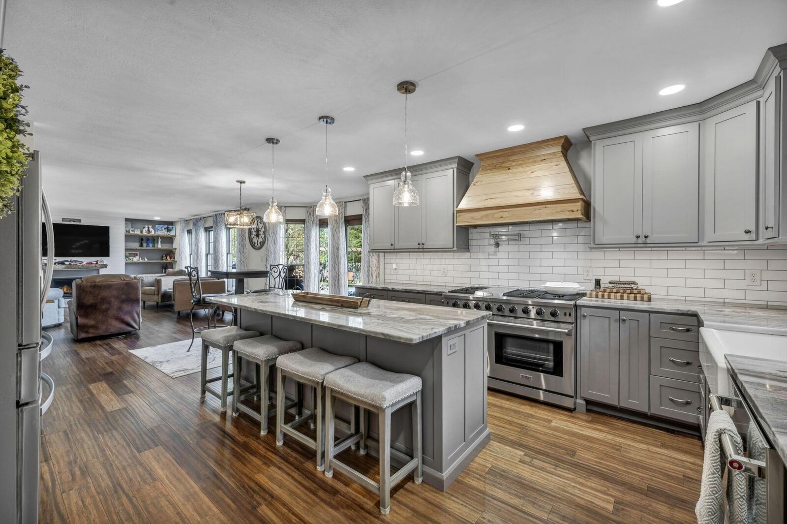 Property Photo:  1456 Willowood Way  OH 43302 