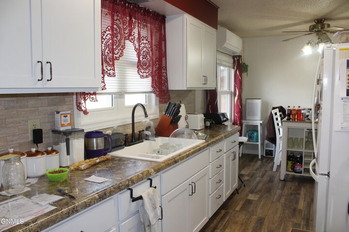 Property Photo: 304 Main Street ND 58571