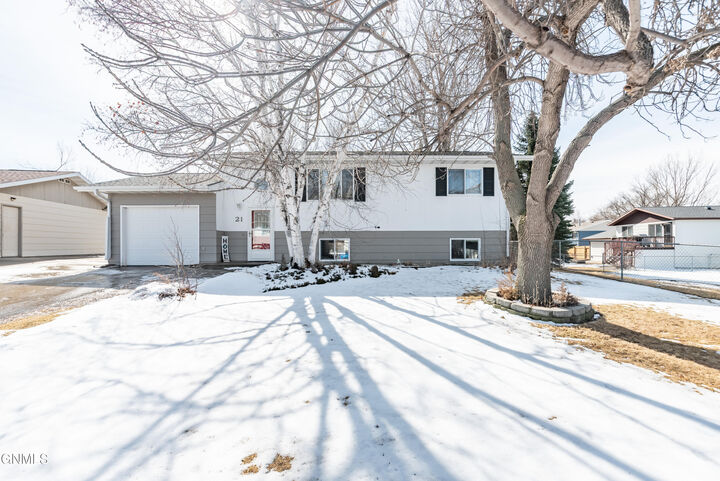 Property Photo: 21 Eckleson Road ND 58504