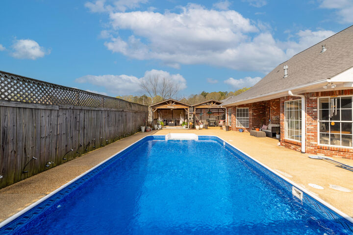 Property Photo: 207 Gardenia Dr MS 39759