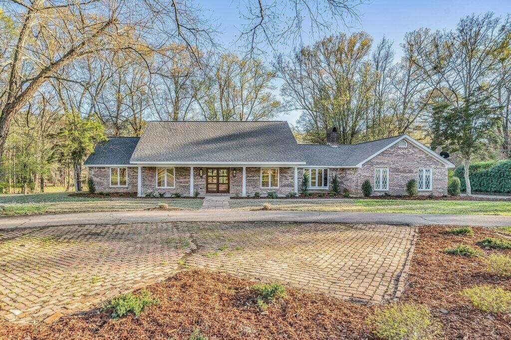 Property Photo: 113 Clairmont Cir MS 39759