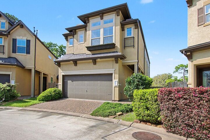 Property Photo: 10022 Spring Shadows Park Circle TX 77080