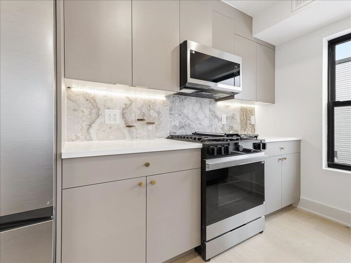 Property Photo:  62 Gardner Ave 3  NJ 07304 