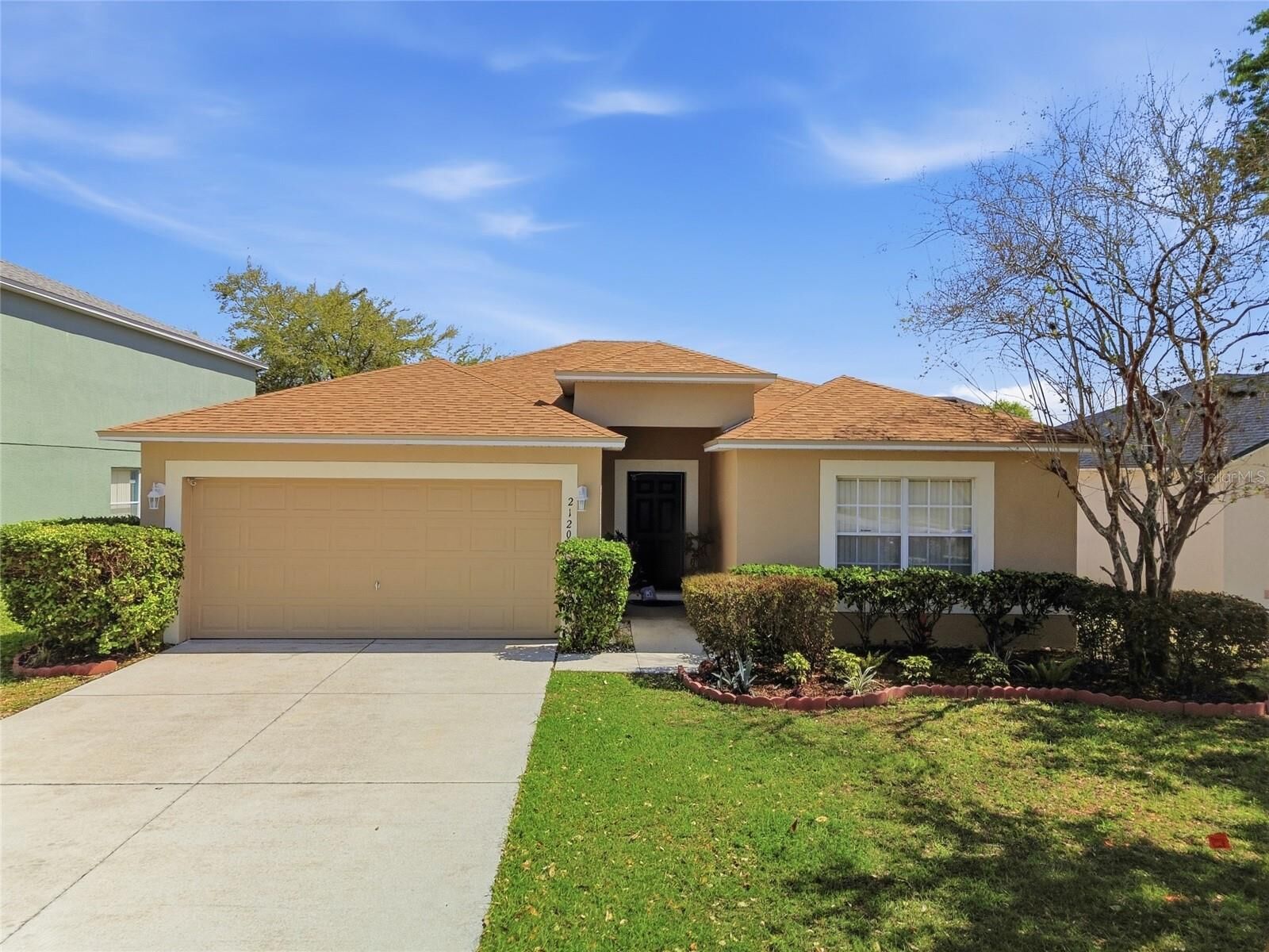 Property Photo:  2120 Nicollett Way  FL 34748 