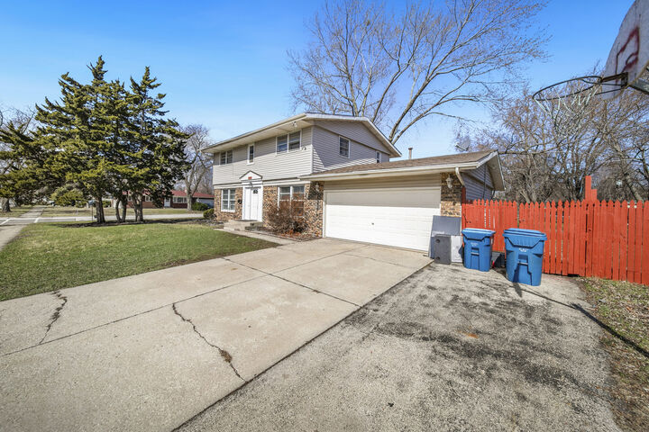 Property Photo:  1421 Heather Drive  IL 60506 