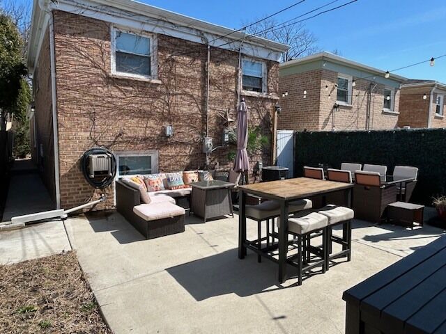 Property Photo:  1822 Brown Avenue  IL 60201 