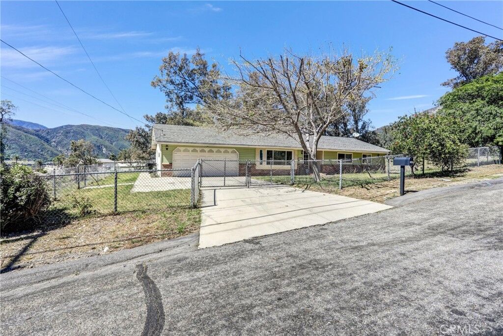 Property Photo: 1466 Marion CA 92407