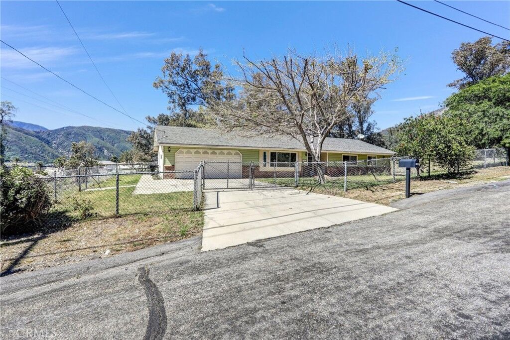 Property Photo: 1466 Marion CA 92407