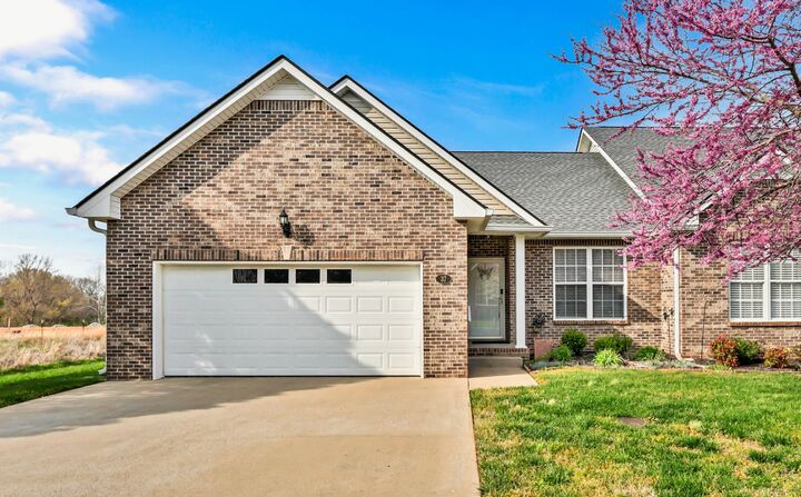 Property Photo:  37 Townsend Way 37  TN 37043 