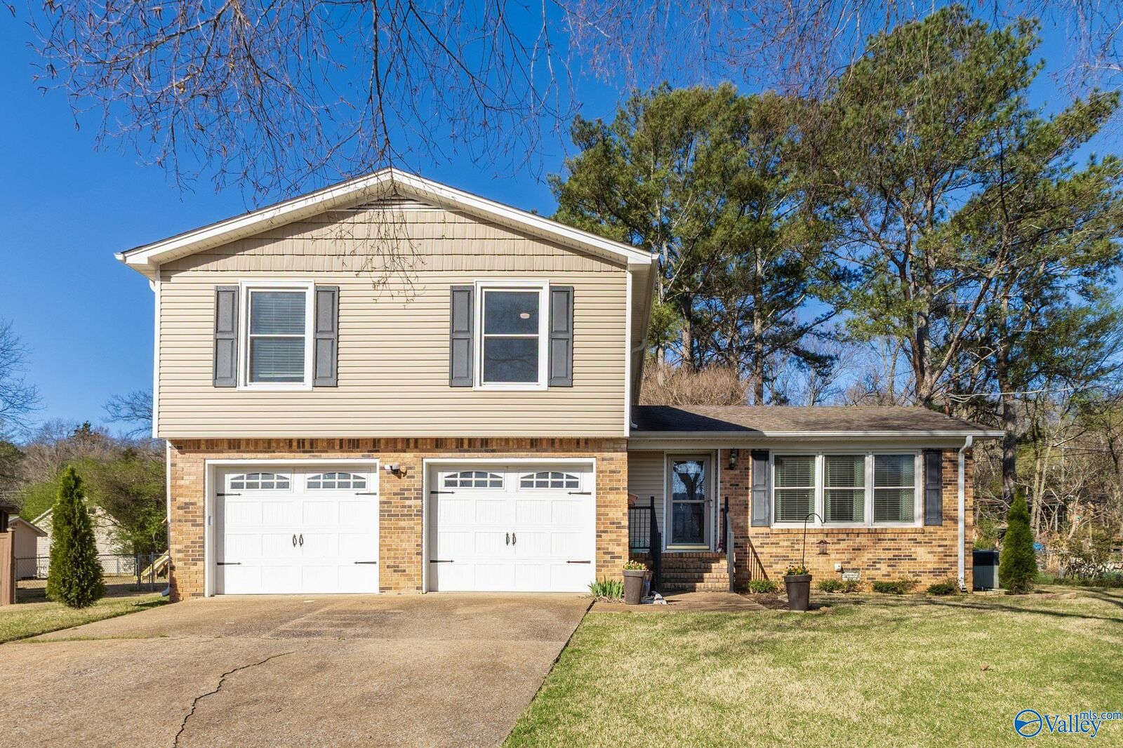 Property Photo:  9702 Dortmund Drive SE  AL 35803 