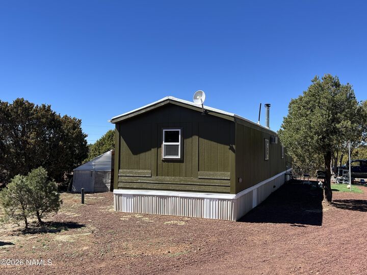 Property Photo:  327 E Greenbriar Drive  AZ 86046 