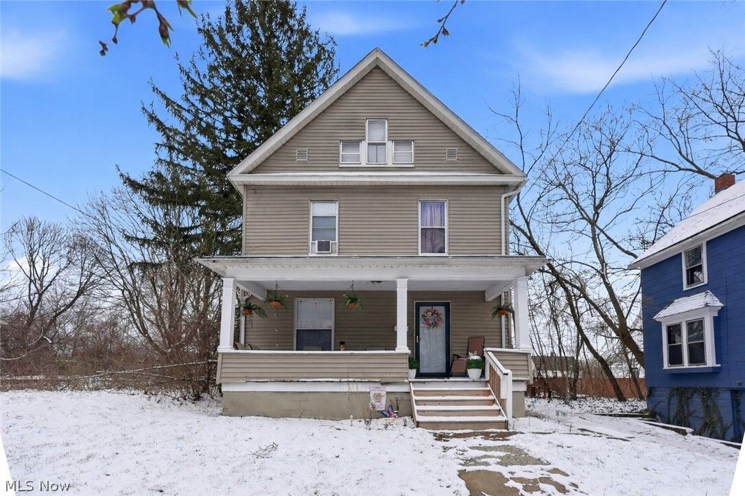 Property Photo:  975 Raymond Street  OH 44307 