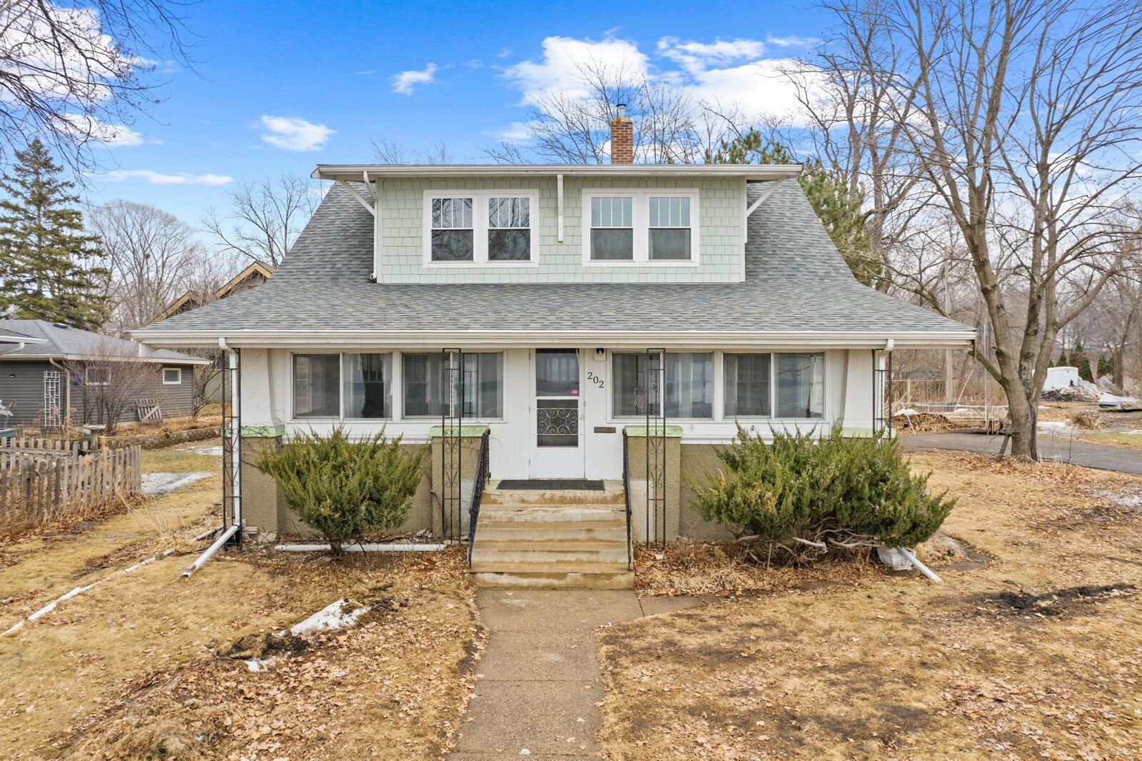 Property Photo:  202 Lake Boulevard S  MN 55313 