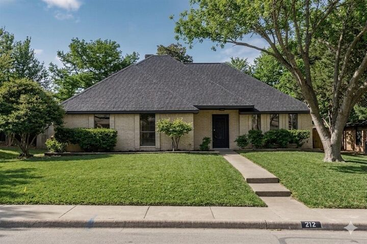 Property Photo: 212 Pueblo Drive TX 75165
