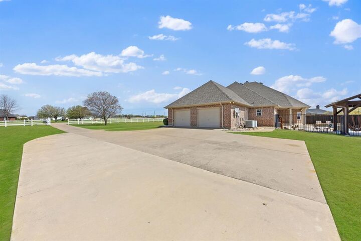 Property Photo:  509 Ridge Country Road  TX 76052 