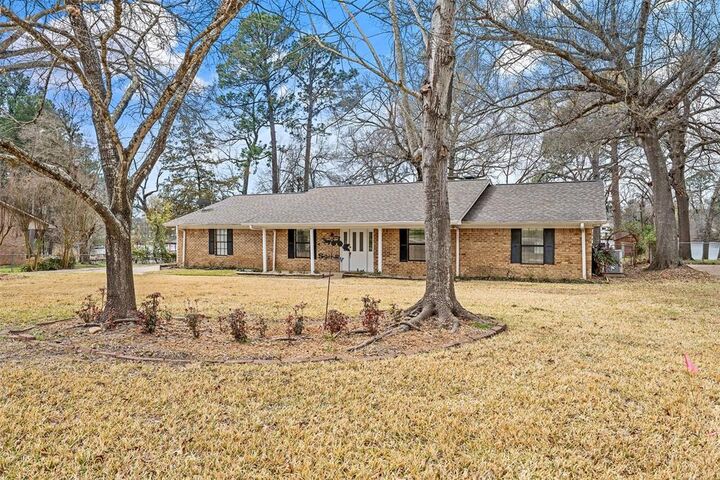 Property Photo: 10202 E Lakeshore Drive TX 75709