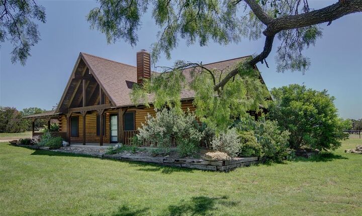 Property Photo:  1222 Canyon Wren Loop  TX 76449 