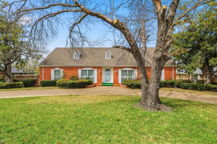 Property Photo: 1309 Briar Hollow Lane TX 75043