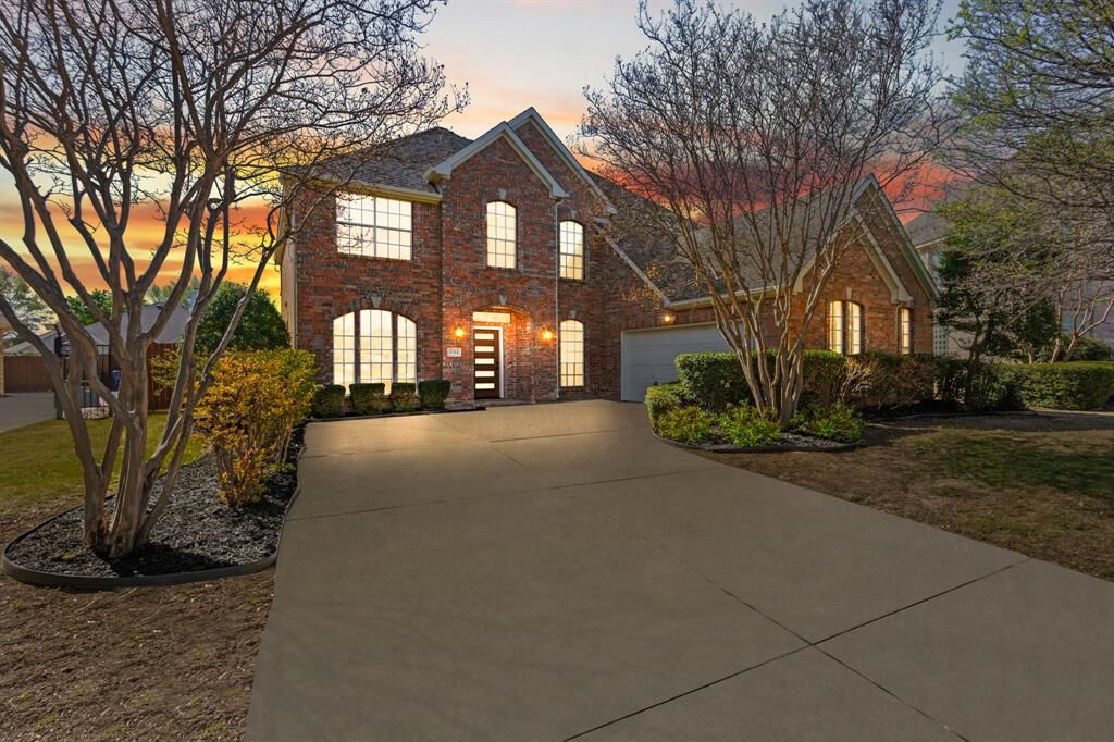 Property Photo:  2724 Edgebrook Court  TX 76248 