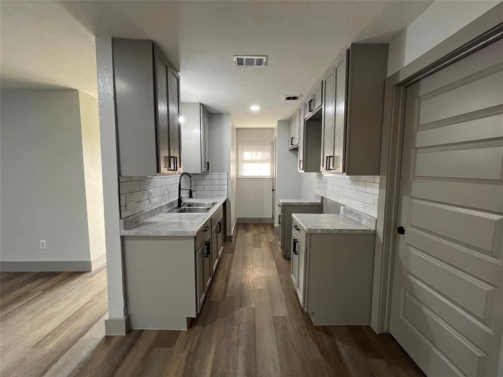 Property Photo:  3982 Granite Hill Drive  TX 75241 