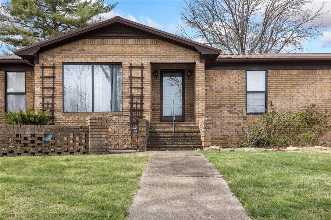 Property Photo: 402 Tamarind Street AR 72601
