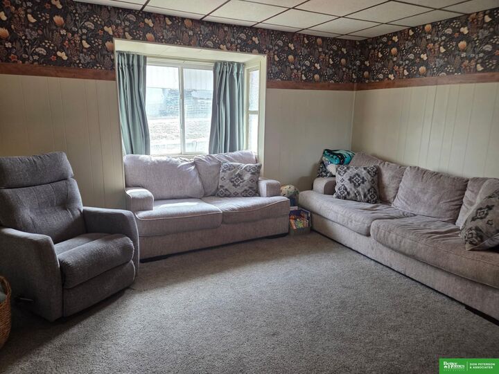 Property Photo: 701 Vine Street NE 68004