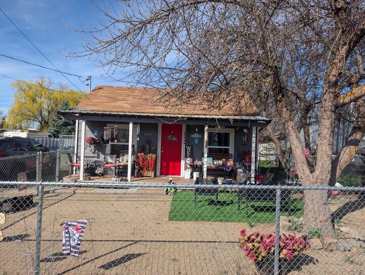 Property Photo:  1944 Gary Street  OR 97603 